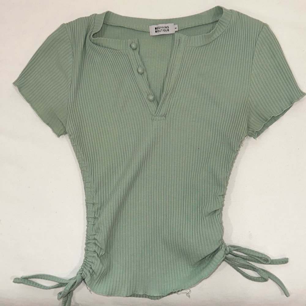 Cute crop top from beginning boutique!!!!✨✨✨✨